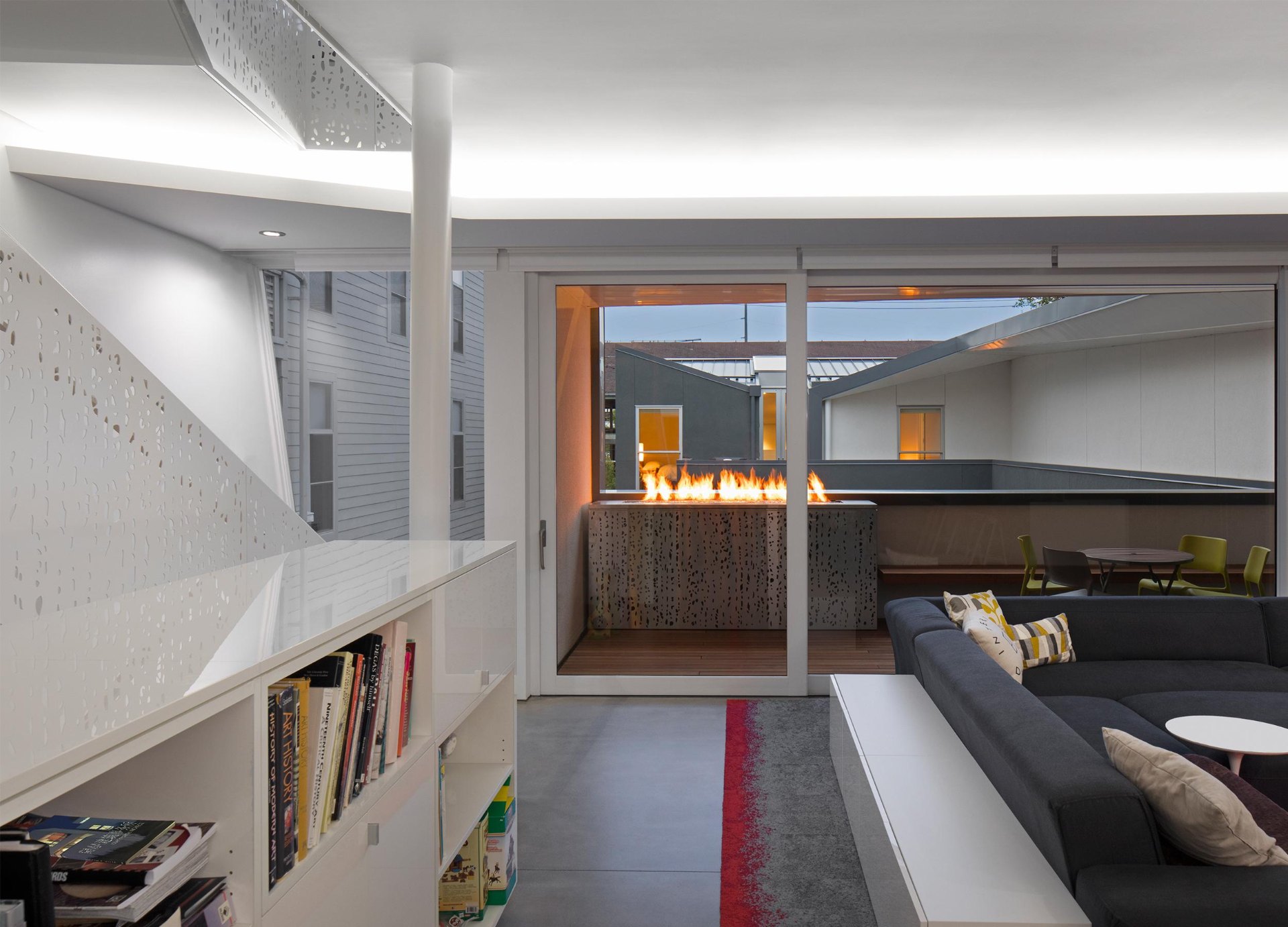 Living to Courtyard — littleBIG House